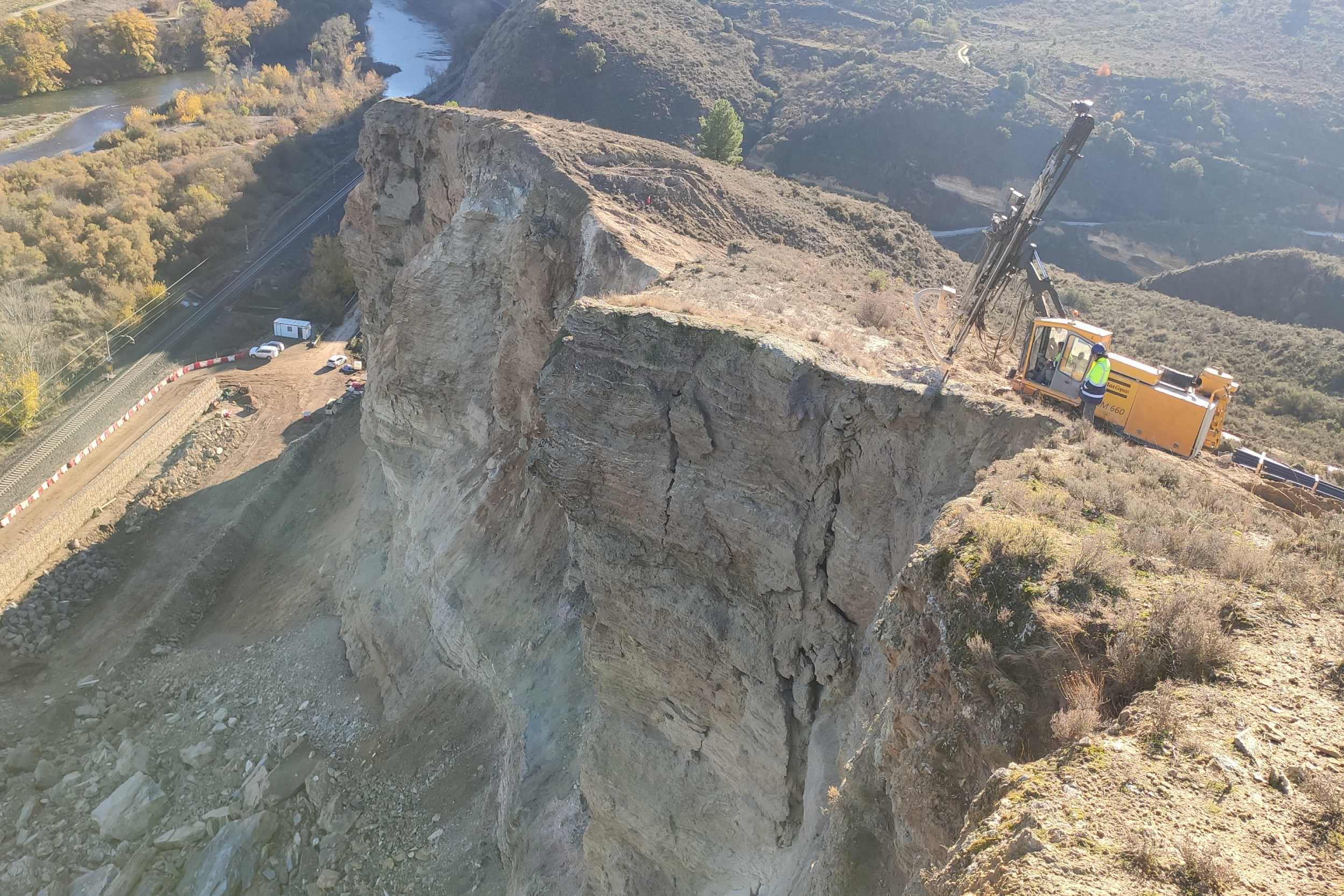 geothecnics ADIF SPAIN. Rock fall analysis in big slope